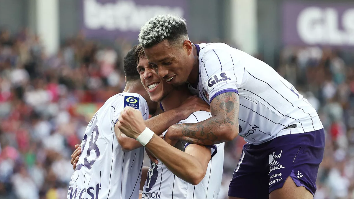 Ligue 1: Toulouse enfonce Angers