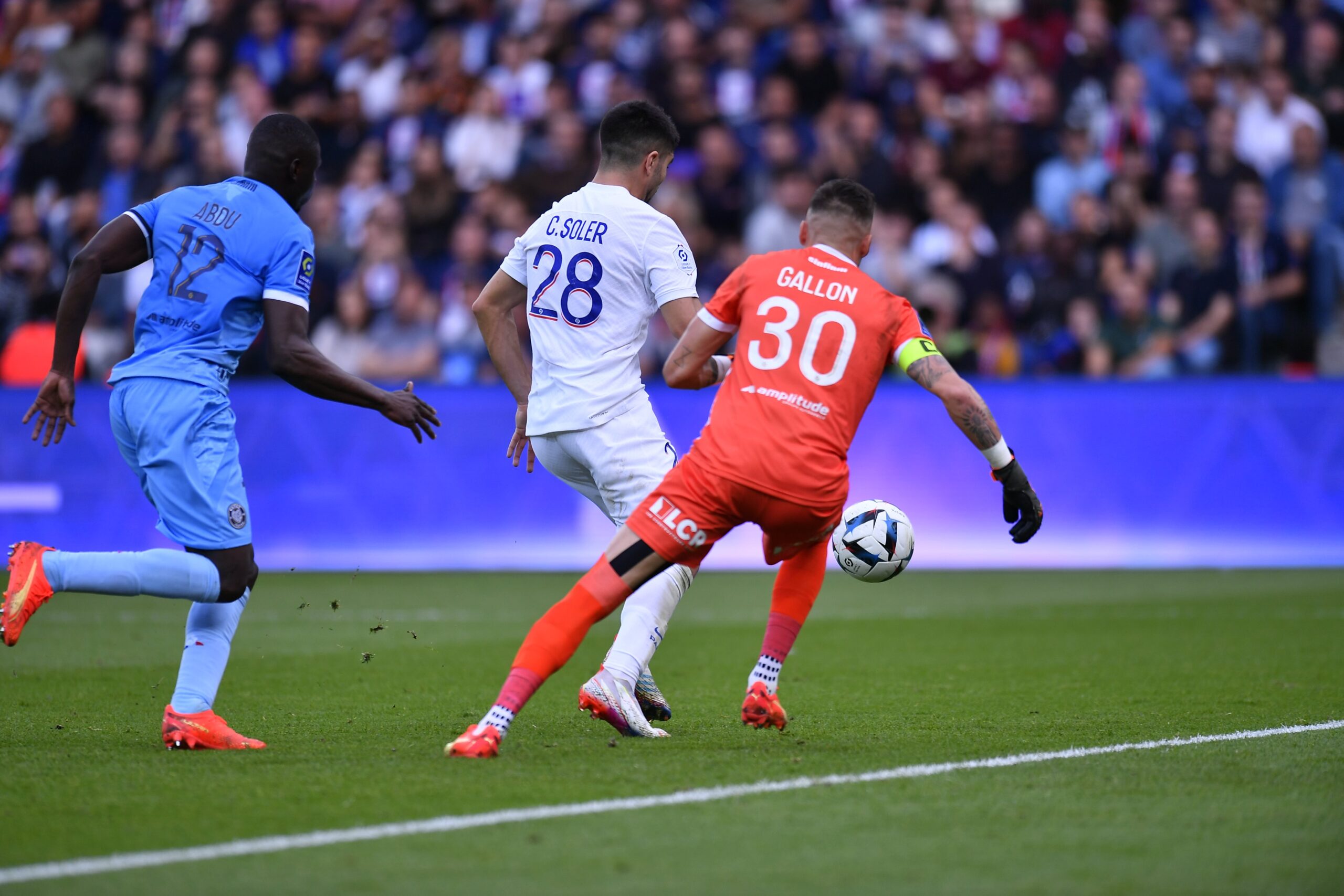 Ligue 1: Le PSG accroché à la pause par Troyes