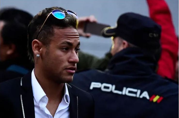 Affaires Neymar : le procureur demande l’acquittement des accusés