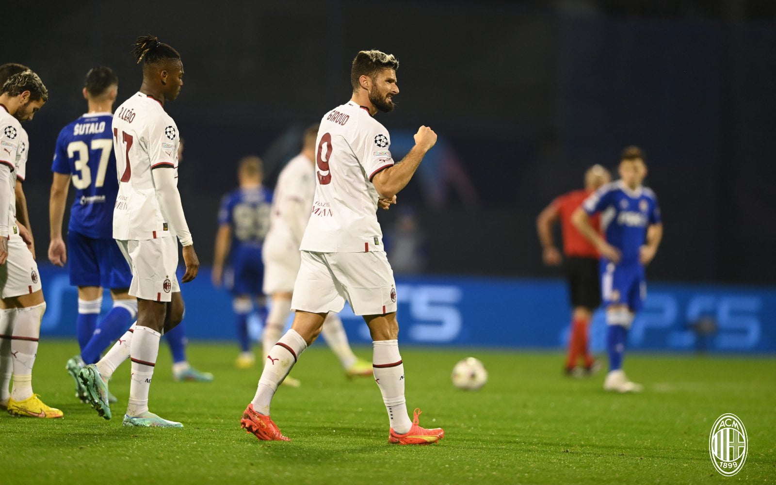 LDC : Giroud buteur, le Milan AC assure sur le terrain du Dinamo