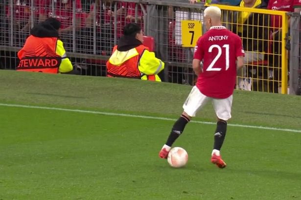 Man Utd : « Toupie », Neymar défend Antony