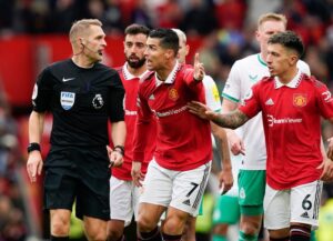 Ang. United déçoit, Chelsea enchaîne