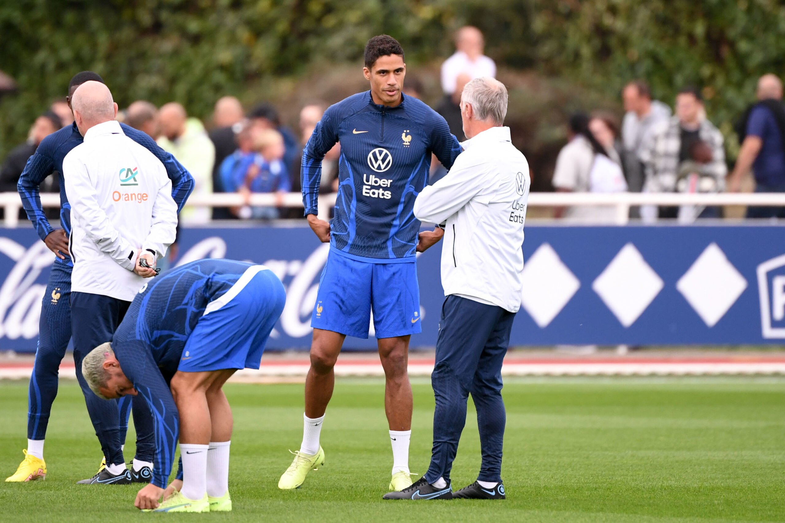EDF: Didier Deschamps confirme la présence de Raphaël Varane contre l’Australie