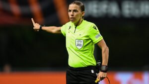 Mondial 2022: Stéphanie Frappart devient la première femme à arbitrer un match de Coupe une Monde