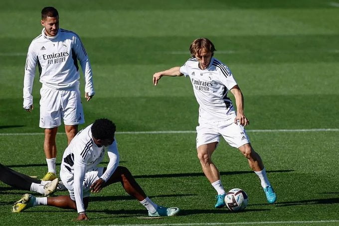 Real: Cadix, Modric chambré