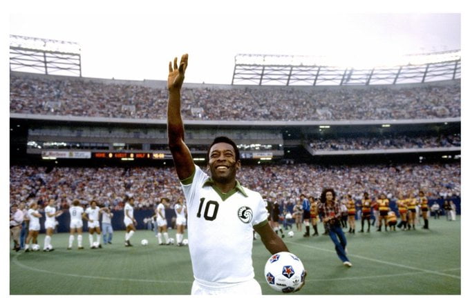 Brésil: Pelé, son assistant attristé