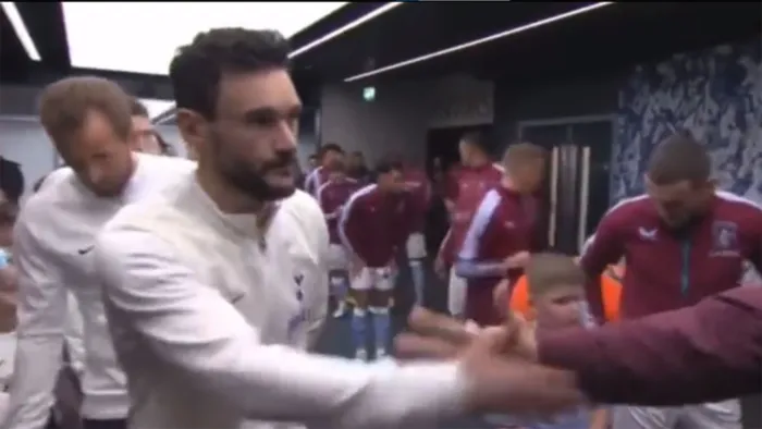 Les retrouvailles glaciales entre Hugo Lloris et Emiliano Martinez (VIDEO)