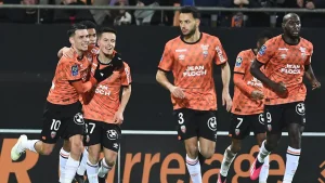 Ligue 1: Lorient domine Rennes et remonte à la 6e position