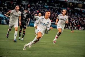 Ligue 1: L’OM renverse Lorient et revient à 2 points de Lens