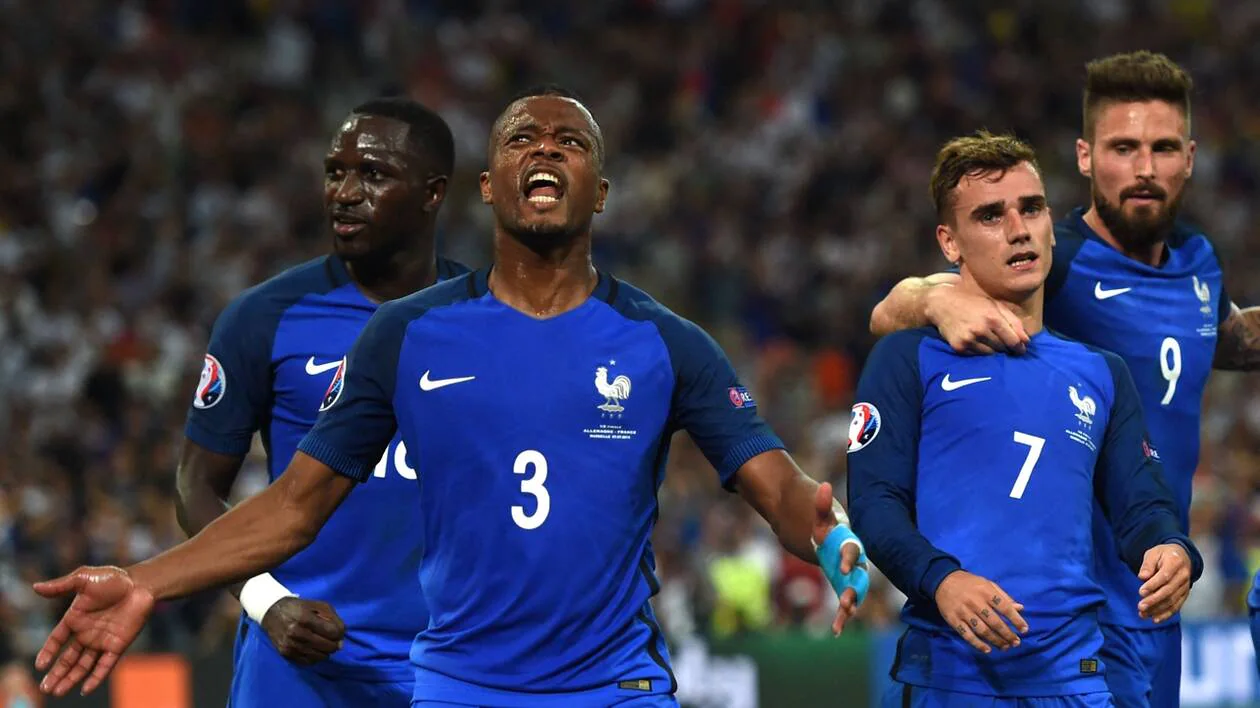 Affaire Benzema: Evra s’en prend aux Bleus (Vidéo)