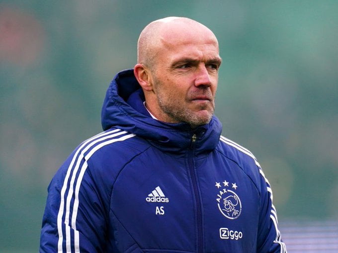 Officiel: Alfred Schreuder limogé !
