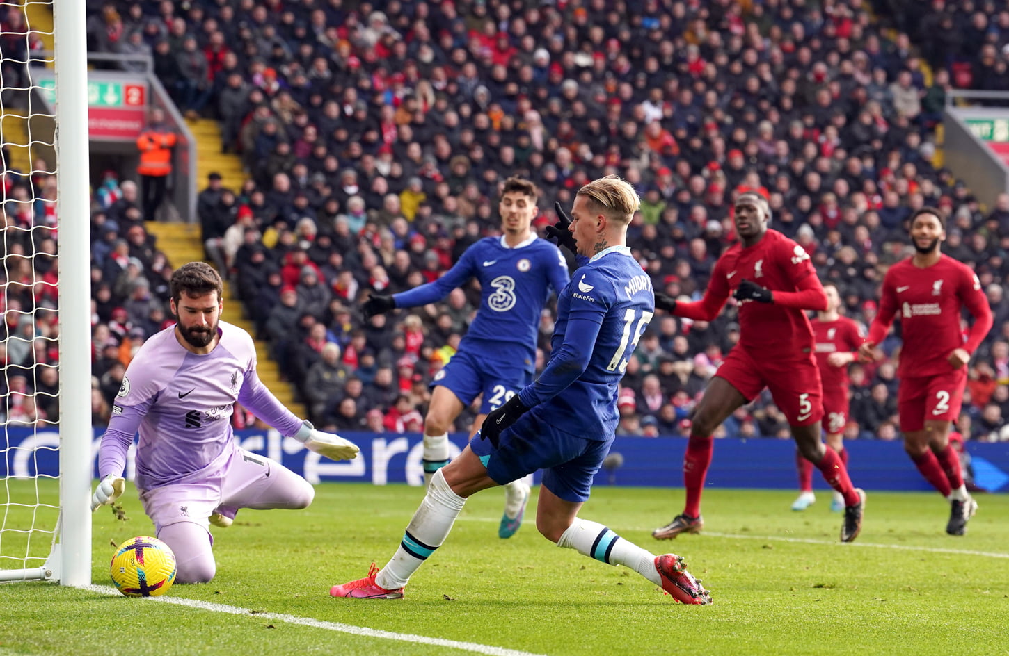 Premier League: Chelsea et Liverpool se neutralisent