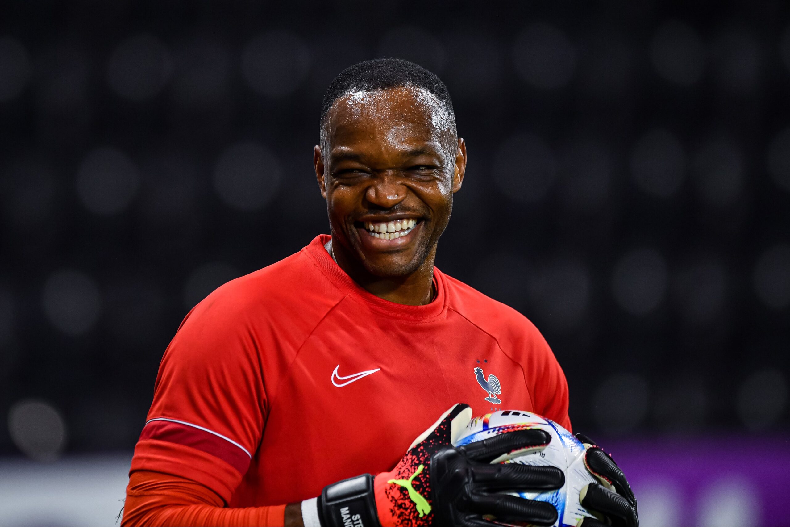 EDF: Steve Mandanda va annoncer la fin de sa carrière internationale