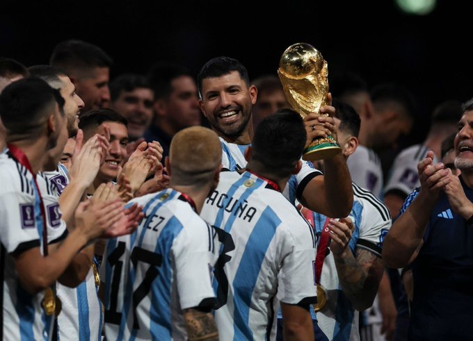Argentine: le tâcle d’Aguero à Ibrahimovic