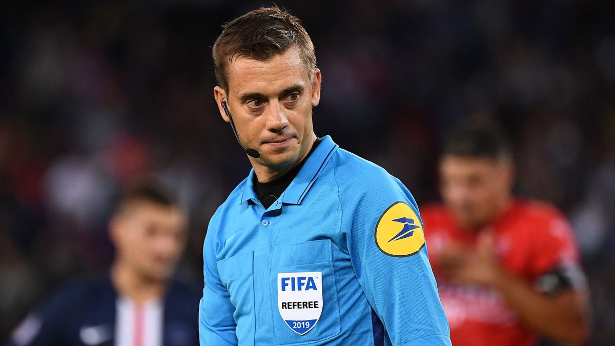 Officiel: Clément Turpin désigné pour le match Manchester United – FC Barcelone