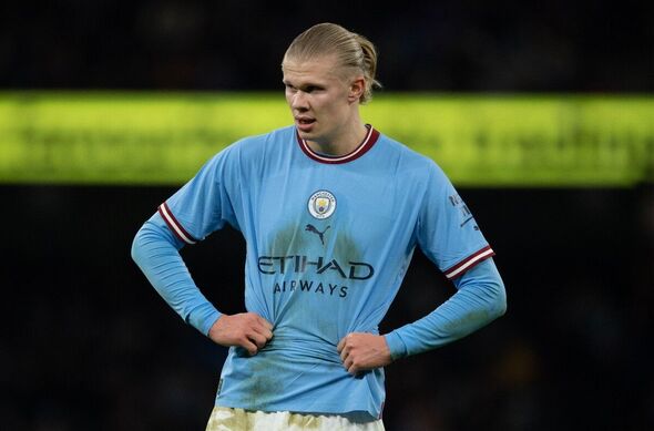 Man City: Guardiola défend Haland