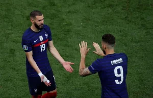 EdF: Giroud regrette le départ de Benzema