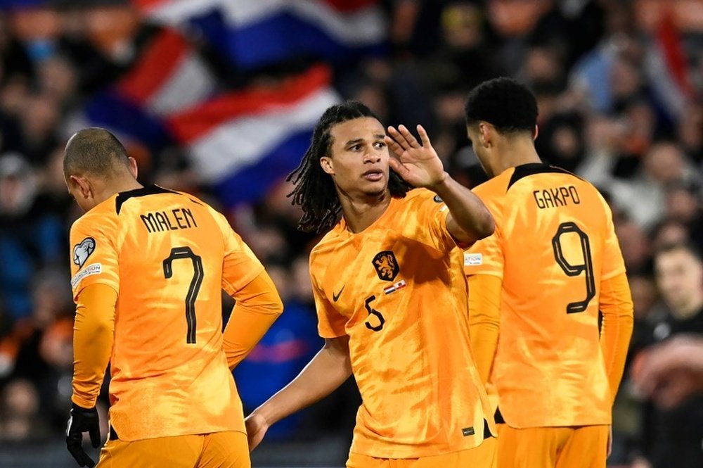 Pays-Bas: Koeman tance ses joueurs