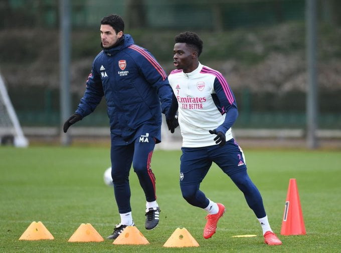 Arsenal: Arteta s’enflamme pour Saka