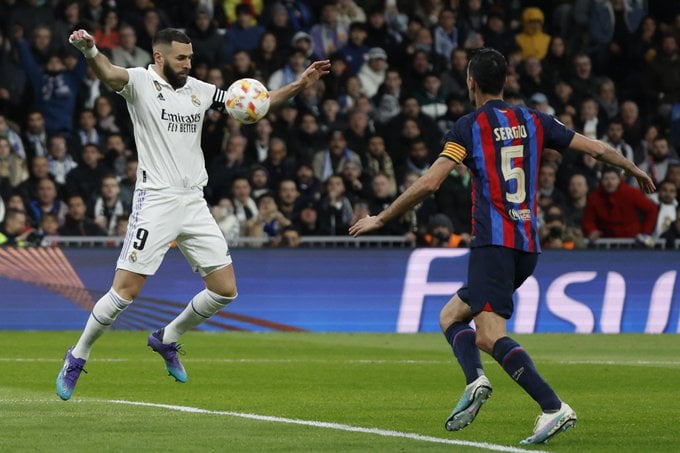 Barça: Busquets justifie le style défensif