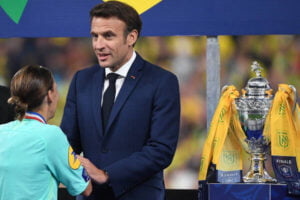 CDF: Emmanuel Macron sera au stade mais ne descendra pas saluer les joueurs