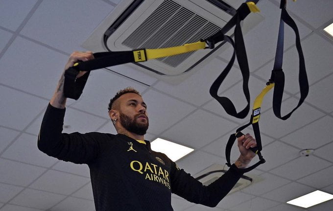 PSG: Neymar poursuit sa réeducation au Brésil