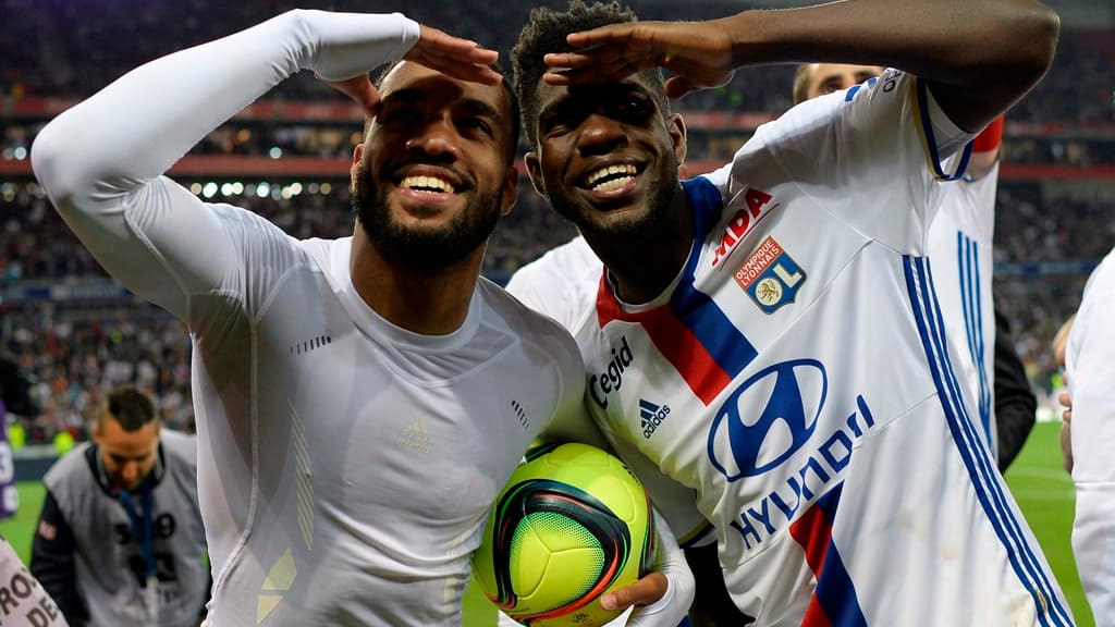 « J’aimerais rejouer avec lui »: Umtiti veut aussi retrouver Lacazette