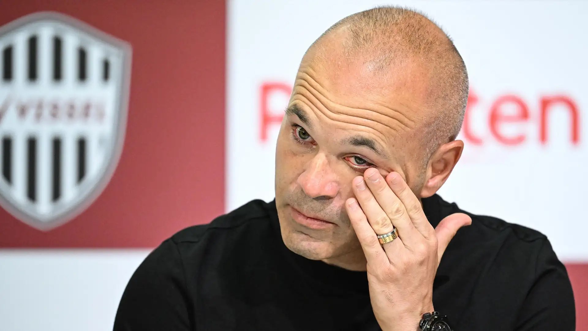 Officiel ! Vissel Kobe annonce le départ d’Iniesta