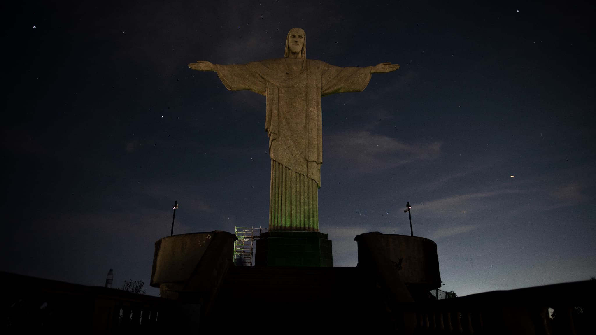 Le Christ Rédempteur de Rio éteint en soutien à Vinicius