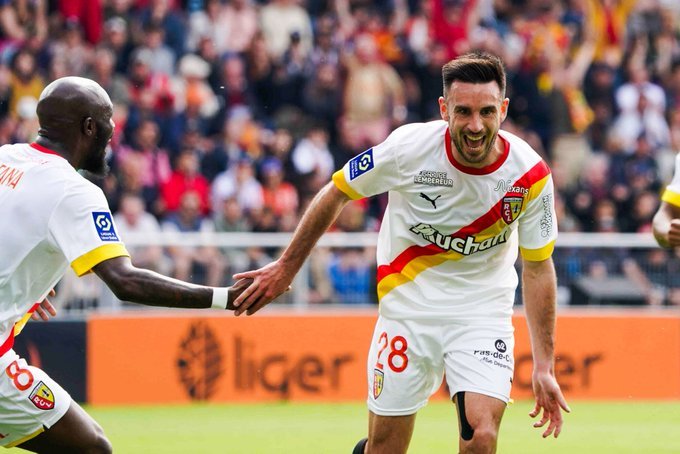 Ligue 1: Lens renverse Lorient et conforte sa 2e place