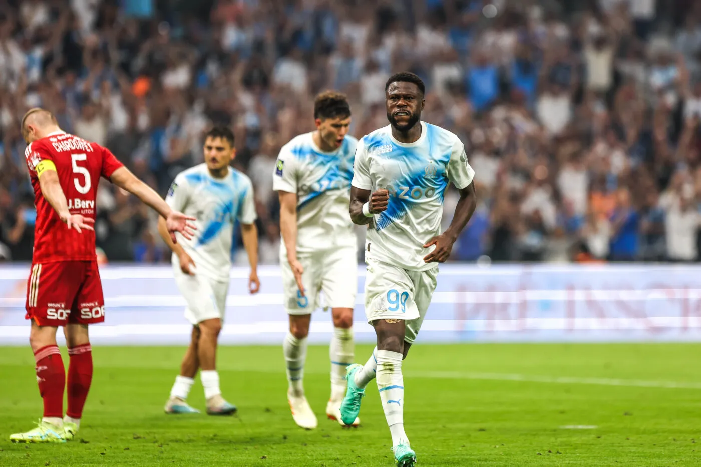 Prix Marc-Vivien Foé: Mbemba désigné meilleur joueur africain de Ligue 1