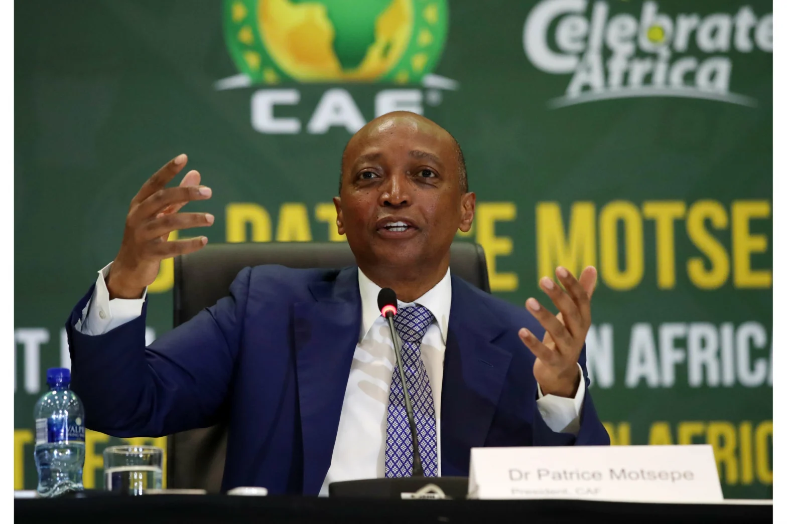 Super League africaine : le president de la CAF apporte des précisions !