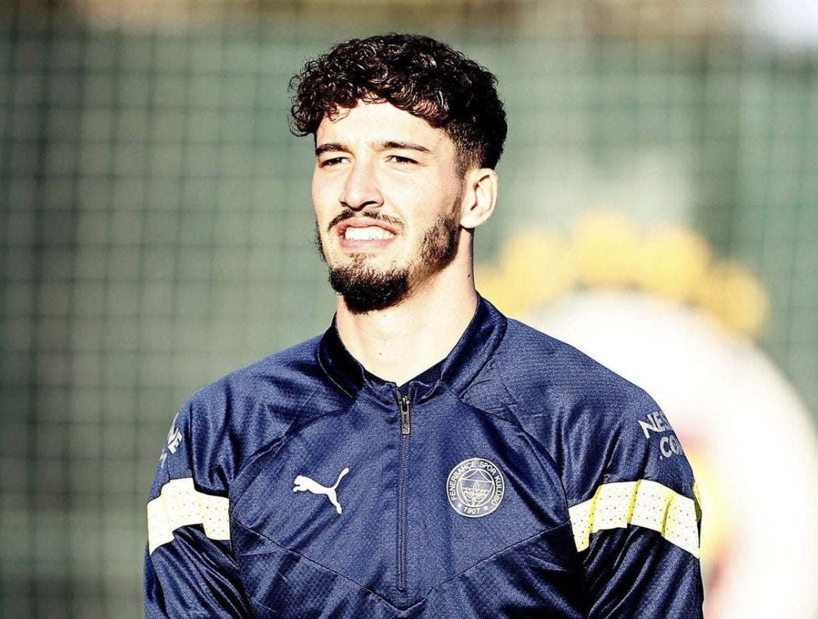Altay Bayindir, le gardien de but turc, en route vers Manchester United