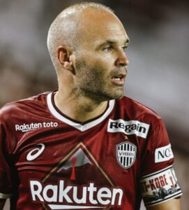 Andrés Iniesta s’engage avec l’Emirates Club FC