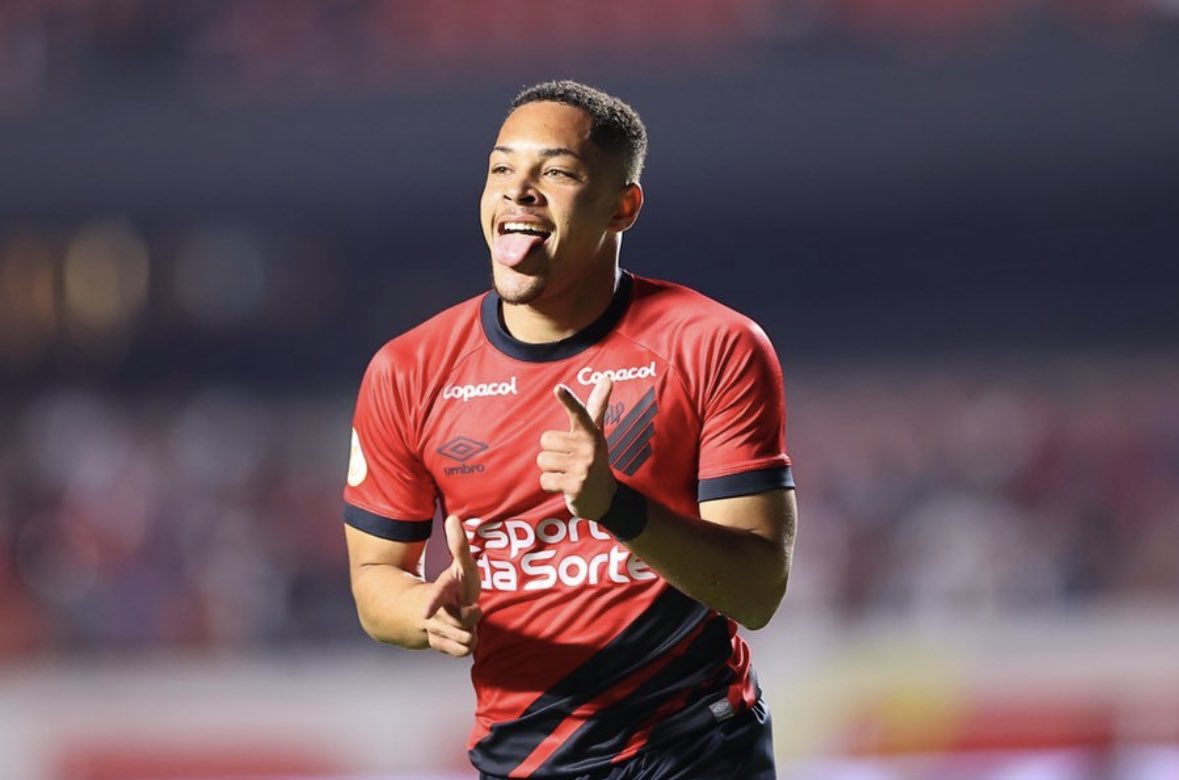 Athletico Paranaense compte sur Vitor Roque jusqu’en décembre pour la Copa Libertadores
