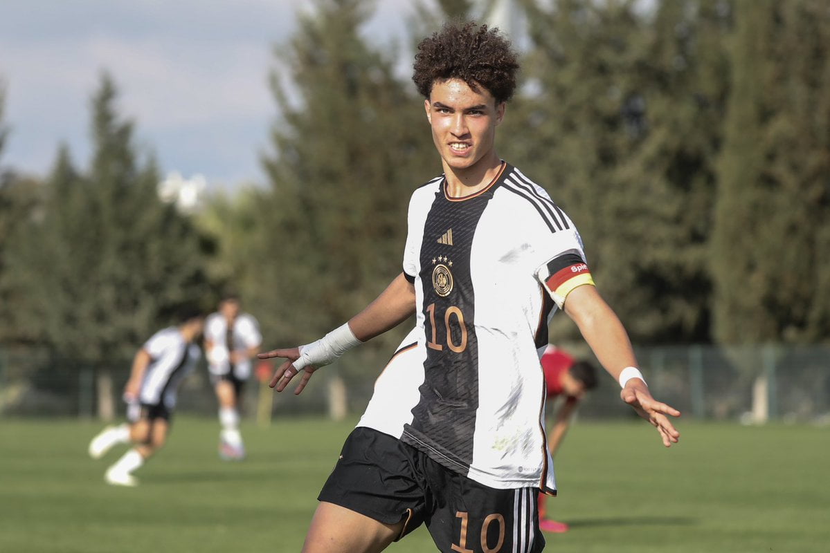 Barcelone prête à signer avec le talent allemand Noah Darvich, de Freiburg