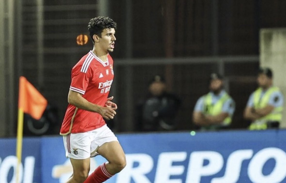 Benfica : Le jeune défenseur Tomás Araújo pourrait quitter le club temporairement