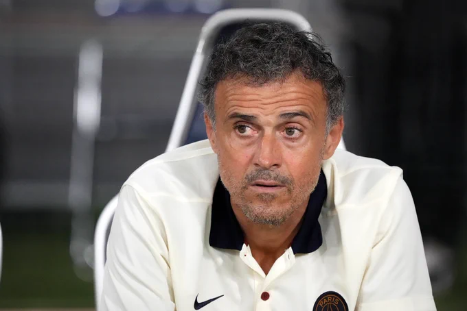 Commentaires de Paris Saint-Germain sur les rumeurs de départ de Luis Enrique et Luis Campos