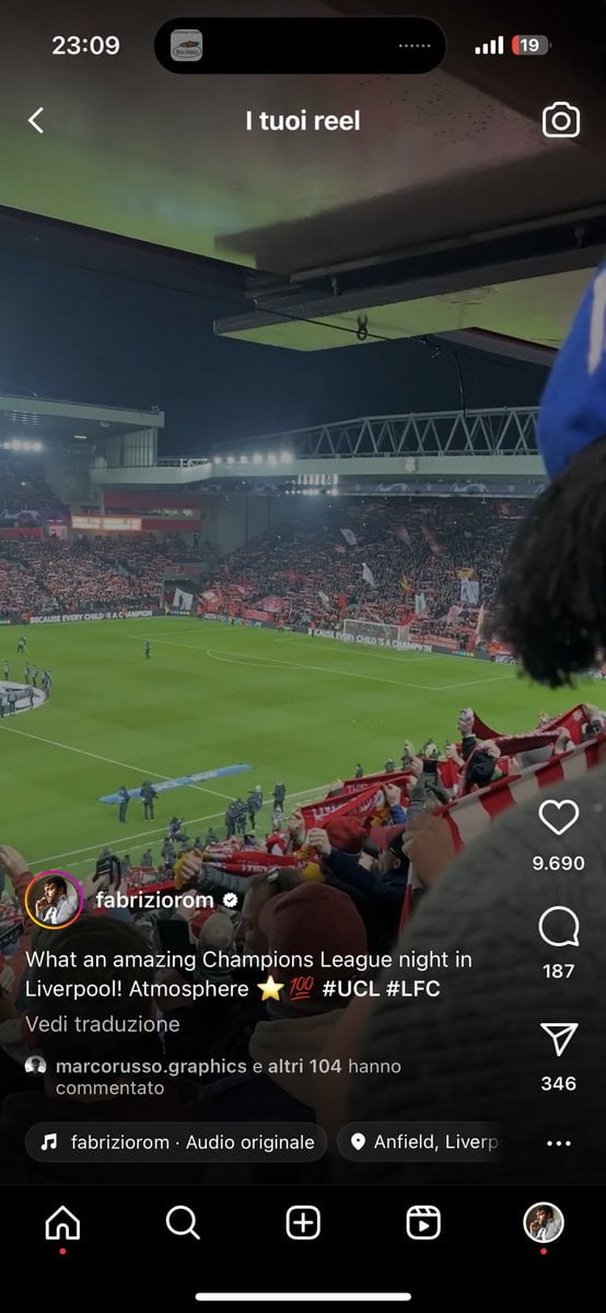 Échanges entre Fabrizio Romano et des fans de football sur Twitter