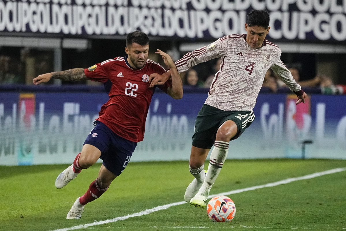 Edson Alvarez en route pour Londres pour passer sa visite médicale