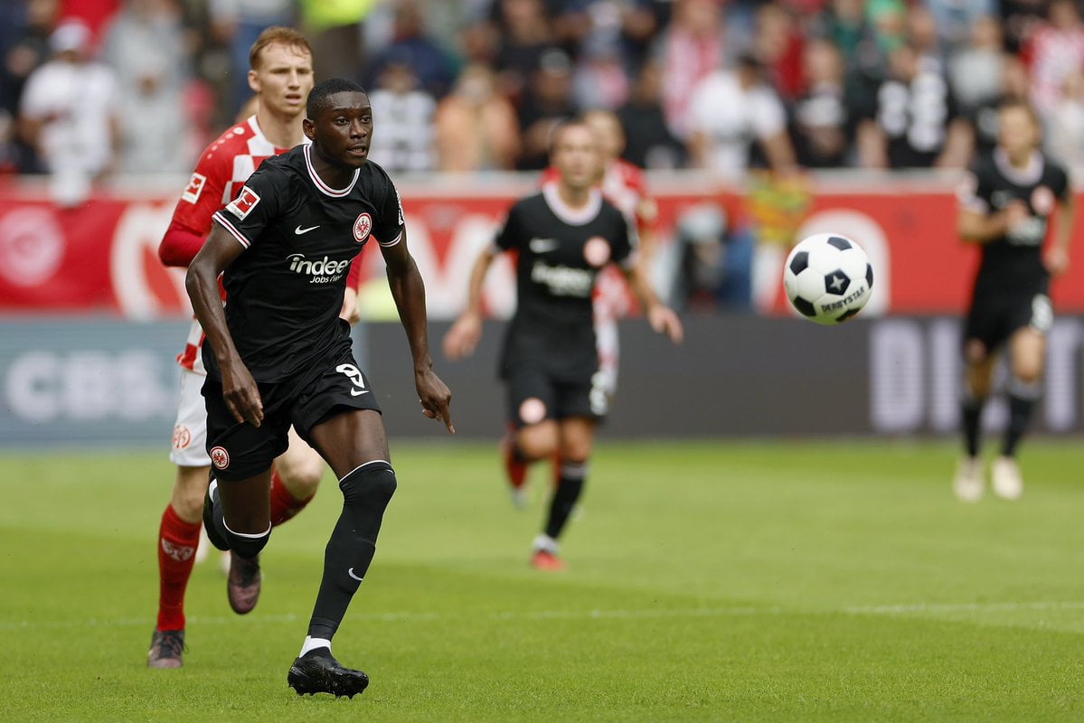 Eintracht Frankfurt et le PSG : Les négociations s’intensifient sur le transfert de Kolo Muani