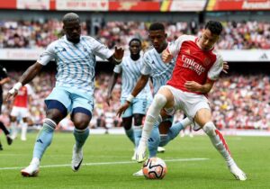 Gabriel Martinelli se distingue face à Nottingham Forest