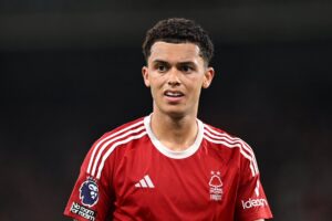 Nottingham Forest refuse une offre de Brentford pour Brennan Johnson, Tottenham toujours intéressé