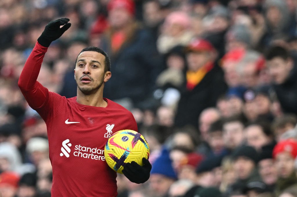 Thiago Alcantara reste à Liverpool