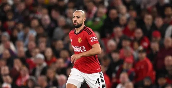 Manchester United : Amrabat fracassé par une légende du club !