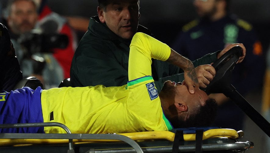 Neymar en grande souffrance, les terribles images