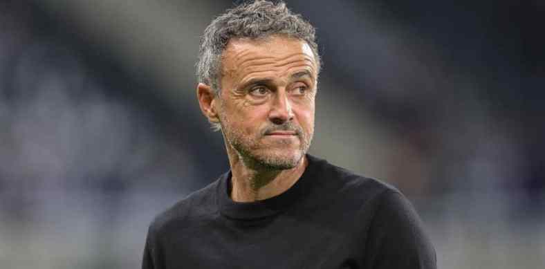 Humiliation du PSG à  Newcastle : Dugarry critique sévèrement Luis Enrique…