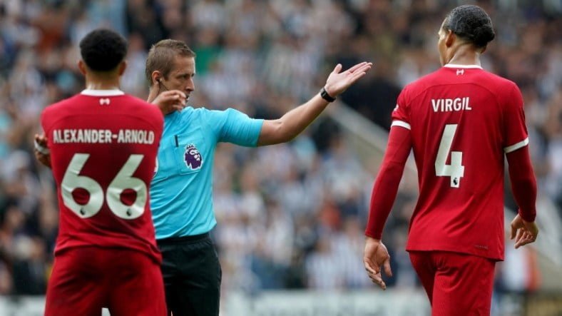 Liverpool : Virgil Van Dijk émet des réserves sur l’utilisation de la Var…