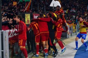 AS Roma : José Mourinho ému par les supporters