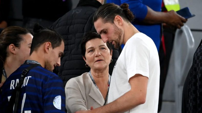 Juventus : la mère d’Adrien Rabiot attaque la presse française